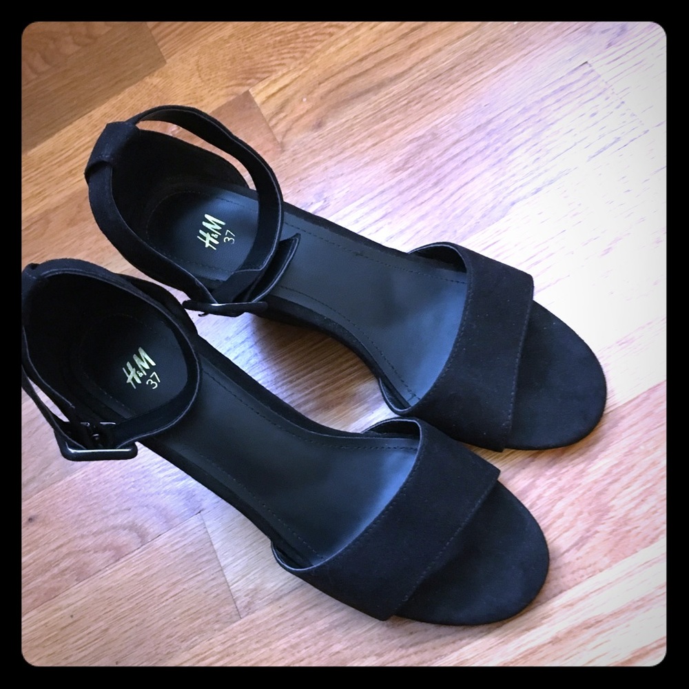H&M black faux suede heels